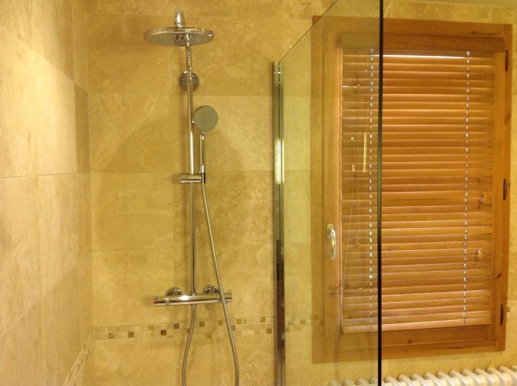 Spacious Ski Chalet In Traditional French Village, Sleeps 8, Four Star With Fibre Broadband Abondance Extérieur photo