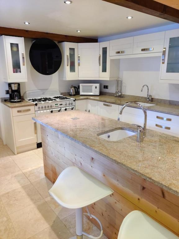 Spacious Ski Chalet In Traditional French Village, Sleeps 8, Four Star With Fibre Broadband Abondance Extérieur photo