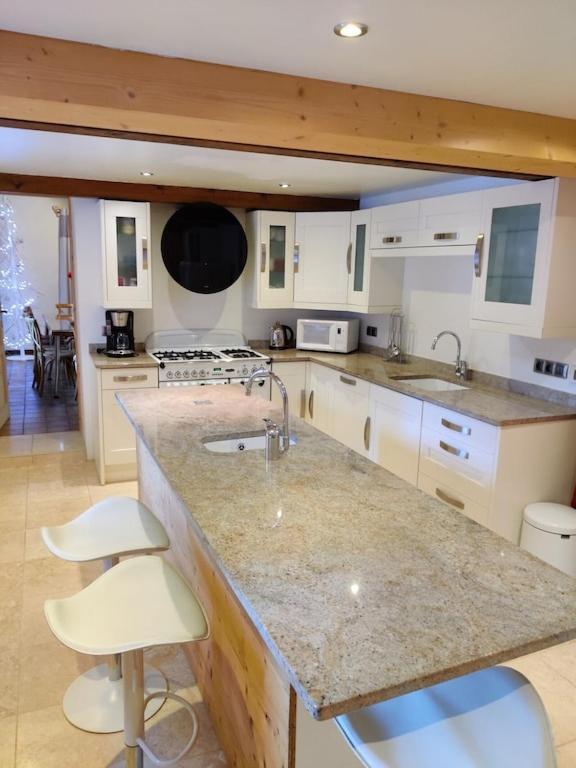 Spacious Ski Chalet In Traditional French Village, Sleeps 8, Four Star With Fibre Broadband Abondance Extérieur photo